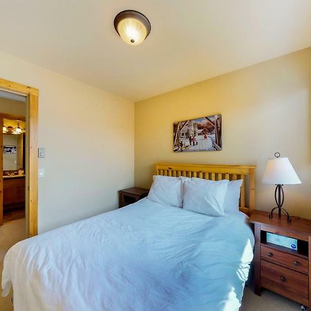 Апартаменты South Face B Big White Ski Resort Экстерьер фото