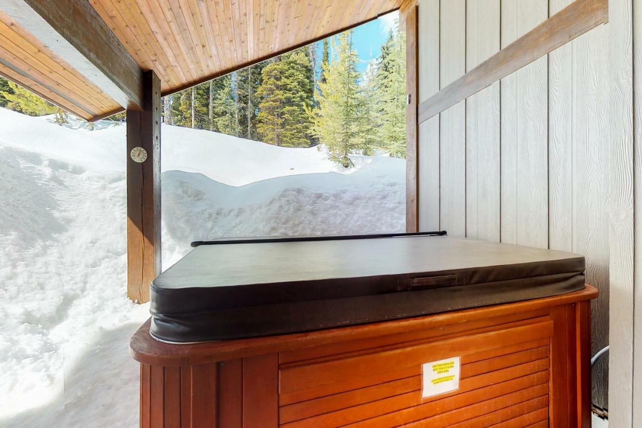 Апартаменты South Face B Big White Ski Resort Экстерьер фото