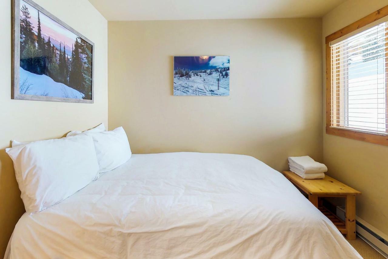 Апартаменты South Face B Big White Ski Resort Экстерьер фото