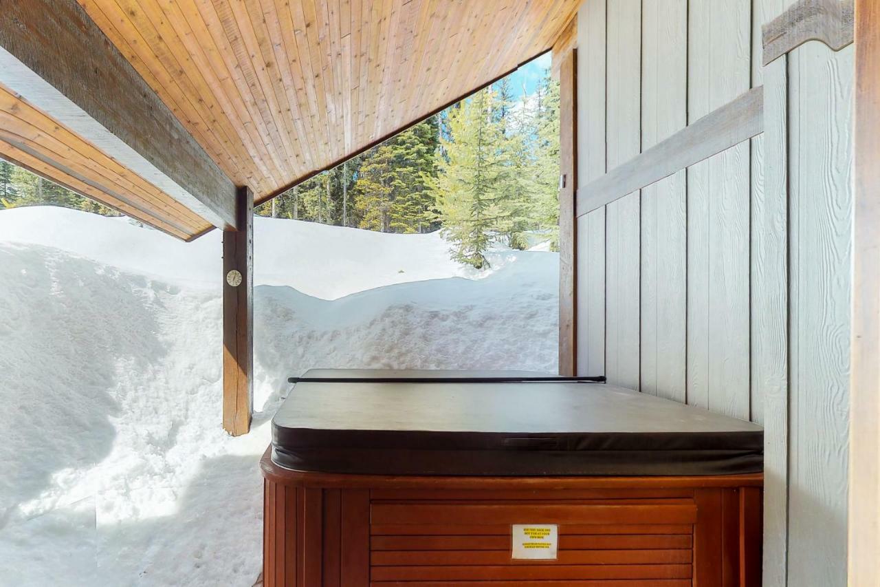 Апартаменты South Face B Big White Ski Resort Экстерьер фото
