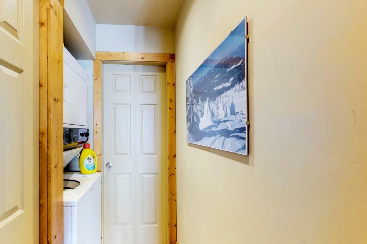 Апартаменты South Face B Big White Ski Resort Экстерьер фото